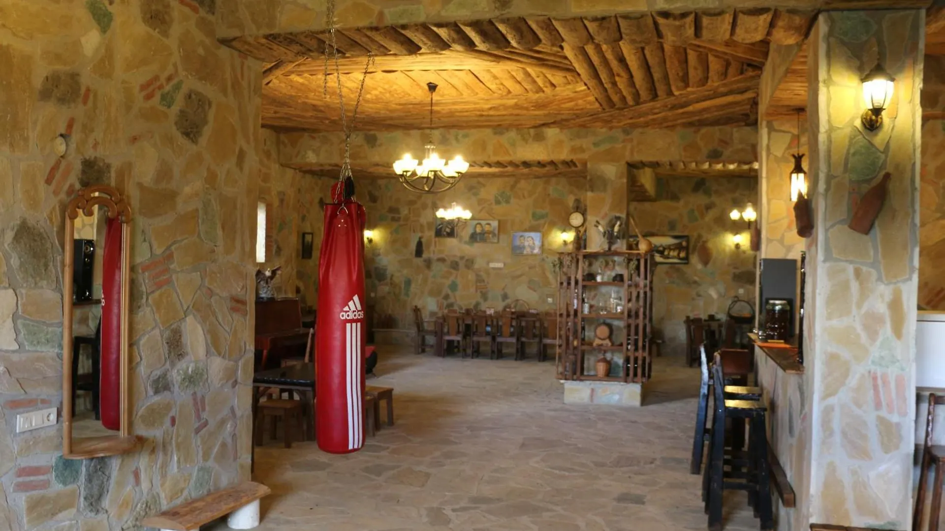 Konstantine'S Wine Cellar In Tbilisi Free Wine & Chacha Ξενοδοχείο